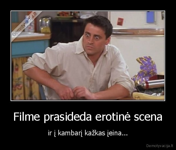 Filme prasideda erotinė scena - ir į kambarį kažkas įeina.... 